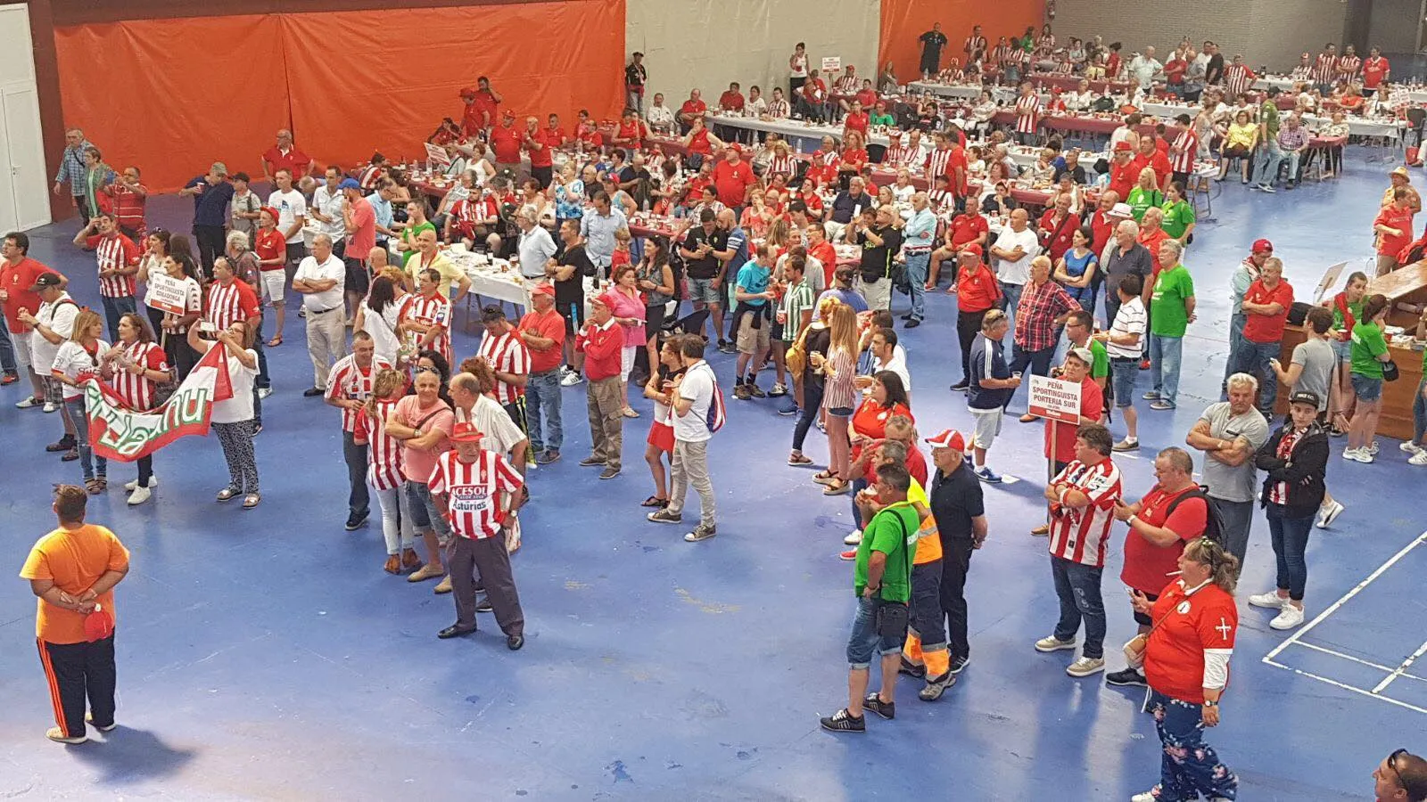 Peñistas en la concentración de Vegadeo 2017